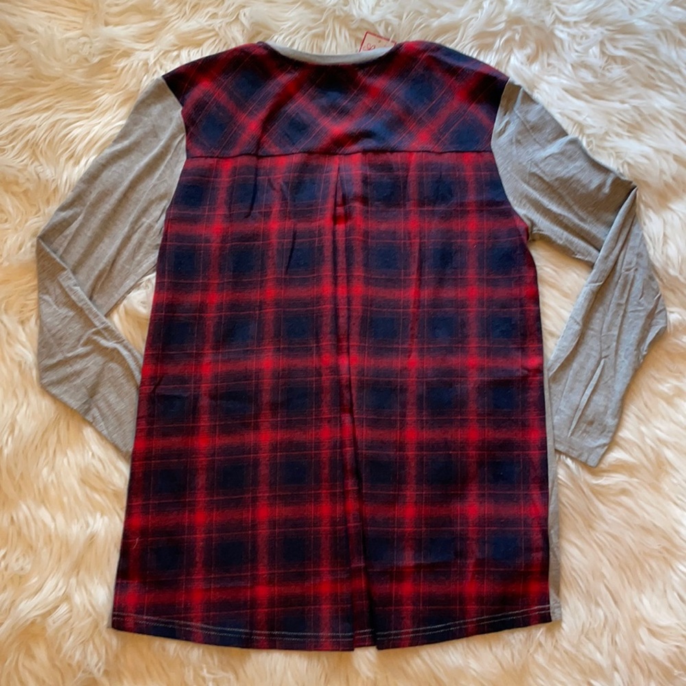 NWT 3/4 sleeve eye catching shirt